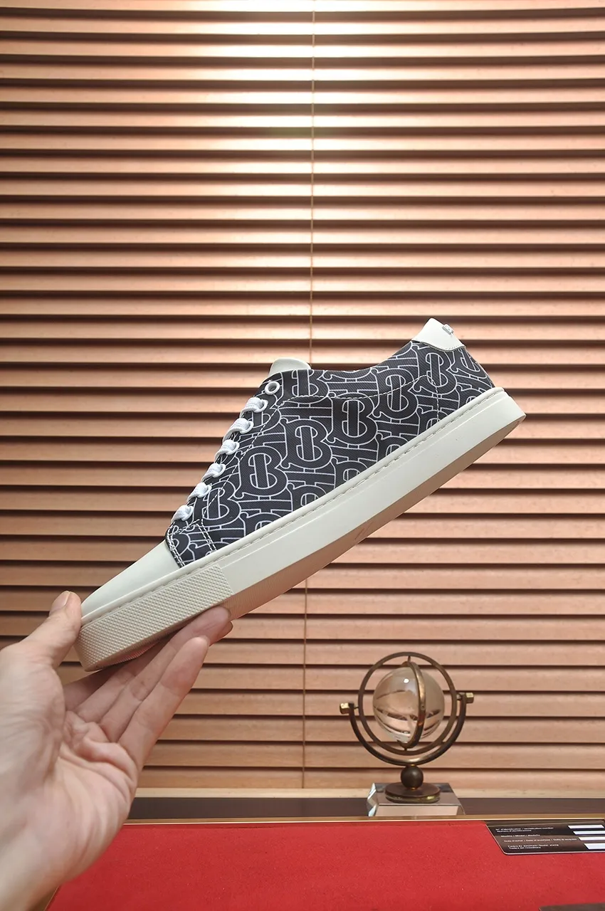 Men's shoes💰480💶[Burberry] (cowhide lining) classic low-top sneakers｜Imported cowhide with classic plaid fabric｜Cow leather lining｜Original outsole｜Fine workmanship and comfortable to wear Size: 38-44 (customized at 45)